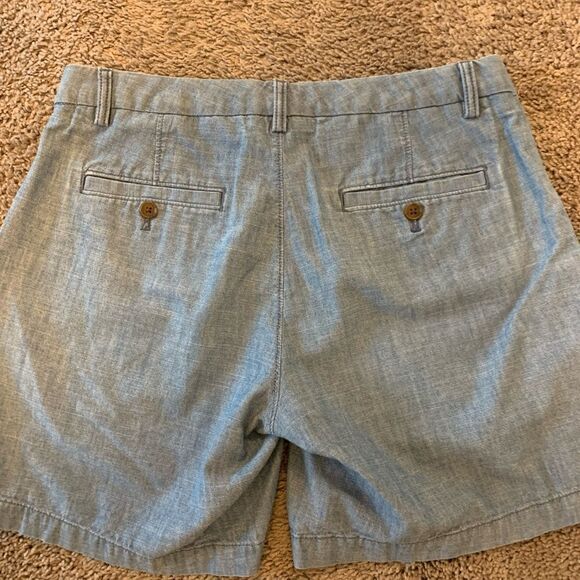 Banana Republic chambray denim shorts. Size: 10 - Picture 3 of 4